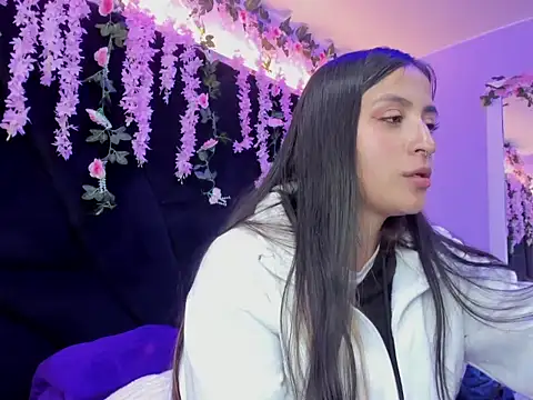 Snapshot of Gabyy_Cooper_ chatting on 24, 7, 2026 Gabyy Cooper online show from 24, 7, 2026