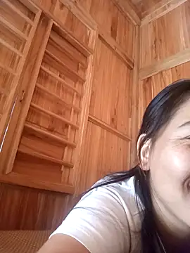Snapshot of giahan-00 chatting on 22, 10, 2025 giahan-00 online show from 22, 10, 2025