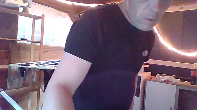 Snapshot of tommy3300 chatting on 24, 5, 2026 tommy3300 online show from 24, 5, 2026