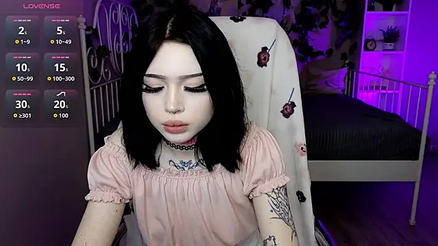 Emma Kirks online show from 6, 11, 2025