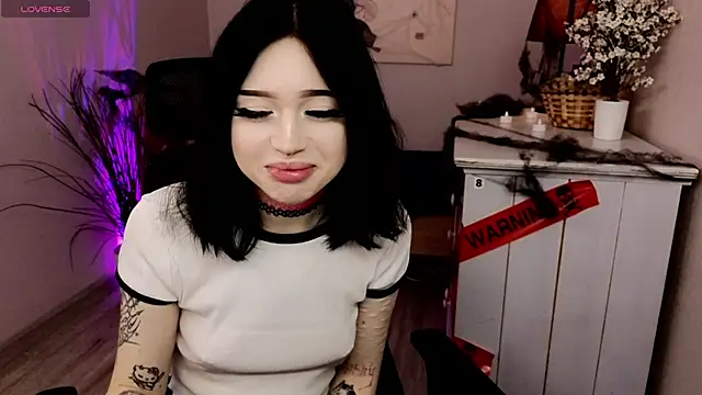 Emma Kirks online show from 30, 10, 2025