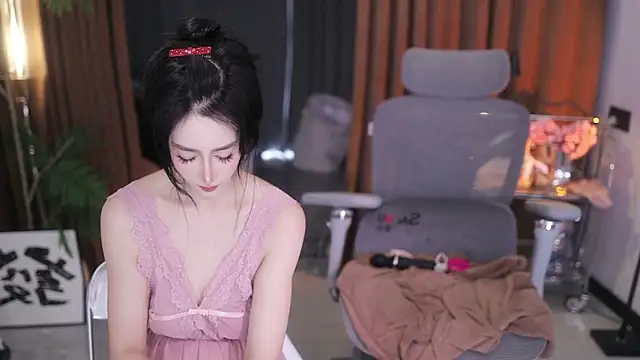 Follyise online show from 12, 4, 2026