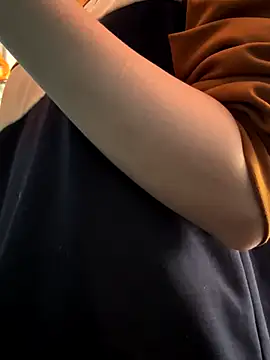 Snapshot of Emily-y chatting on 5, 12, 2025 Emily-y online show from 5, 12, 2025