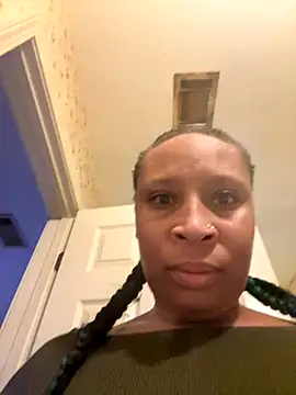 Snapshot of CreammieDelite chatting on 29, 10, 2025 CreammieDelite online show from 29, 10, 2025