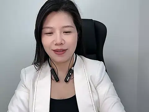 Snapshot of helen31 chatting on 23, 10, 2025 helen31 online show from 23, 10, 2025