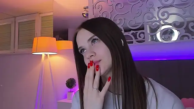 LuisaClover online show from 8, 3, 2026