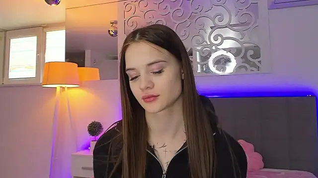 LuisaClover online show from 8, 3, 2026