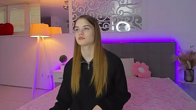 LuisaClover online show from 2, 12, 2025