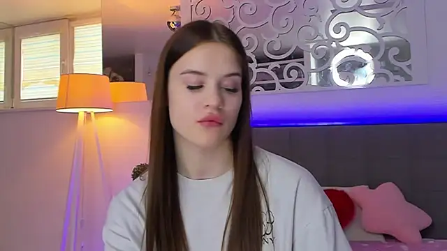 LuisaClover online show from 6, 3, 2026