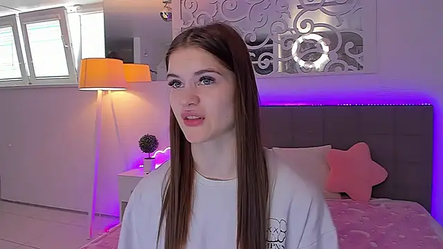 Snapshot of LuisaClover chatting on 29, 4, 2026 LuisaClover online show from 29, 4, 2026