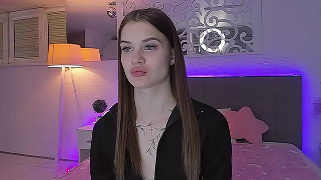 Snapshot of LuisaClover chatting on 25, 4, 2026 LuisaClover online show from 25, 4, 2026