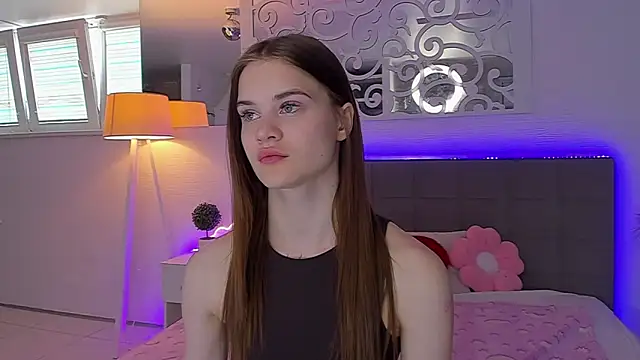 Snapshot of LuisaClover chatting on 6, 5, 2026 LuisaClover online show from 6, 5, 2026