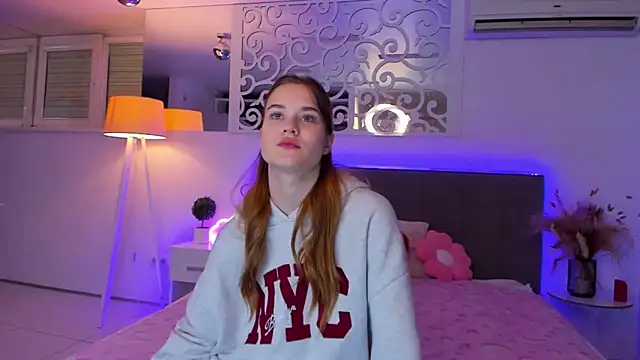 LuisaClover online show from 1, 12, 2025