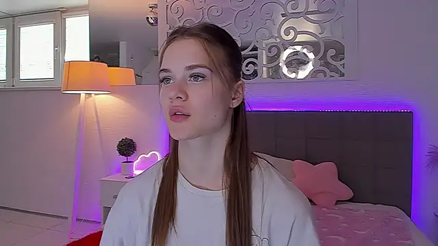Snapshot of LuisaClover chatting on 23, 5, 2026 LuisaClover online show from 23, 5, 2026