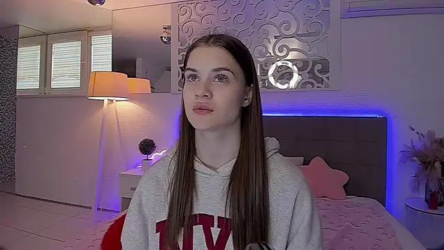 LuisaClover online show from 19, 4, 2026