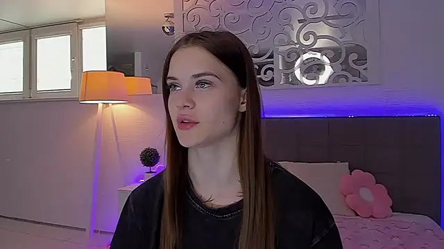 Snapshot of LuisaClover chatting on 11, 5, 2026 LuisaClover online show from 11, 5, 2026