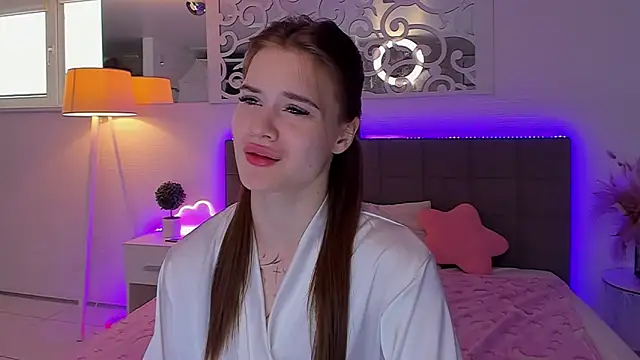 Snapshot of LuisaClover chatting on 28, 4, 2026 LuisaClover online show from 28, 4, 2026