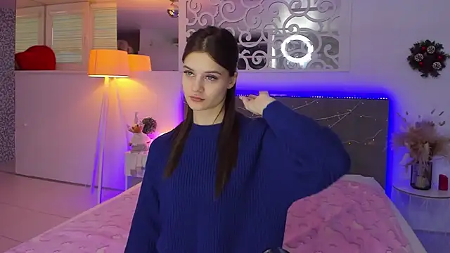 LuisaClover online show from 16, 12, 2025