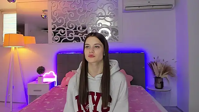 LuisaClover online show from 19, 1, 2026