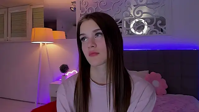 LuisaClover online show from 11, 4, 2026