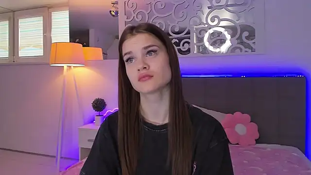 LuisaClover online show from 25, 3, 2026