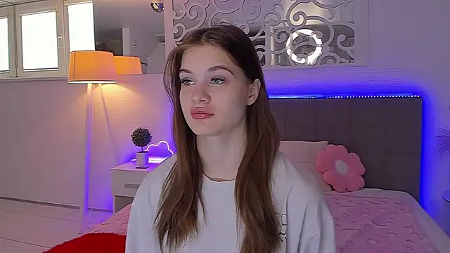 Snapshot of LuisaClover chatting on 2, 5, 2026 LuisaClover online show from 2, 5, 2026