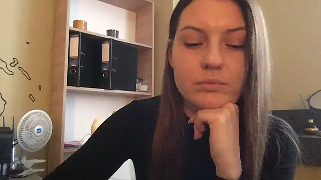 Snapshot of DollyRoma chatting on 22, 10, 2025 DollyRoma online show from 22, 10, 2025