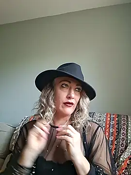 Snapshot of Raven_Fantastic chatting on 22, 10, 2025 Raven Fantastic online show from 22, 10, 2025