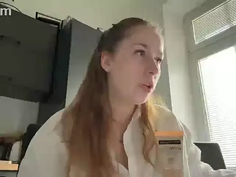 Snapshot of Nicole_Wallker chatting on 28, 10, 2025 Nicole Wallker online show from 28, 10, 2025