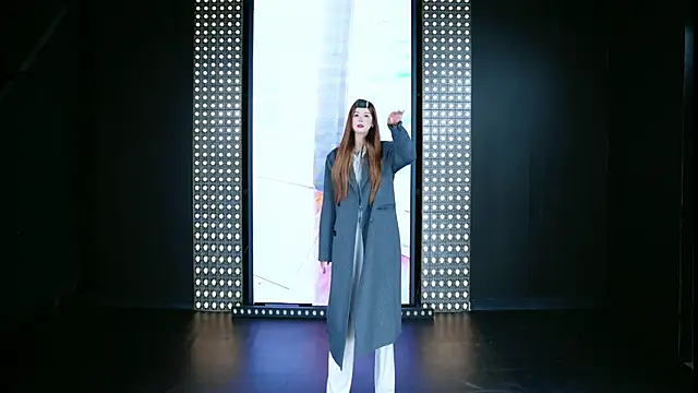 Snapshot of U1-mmm chatting on 30, 10, 2025 U1-mmm online show from 30, 10, 2025