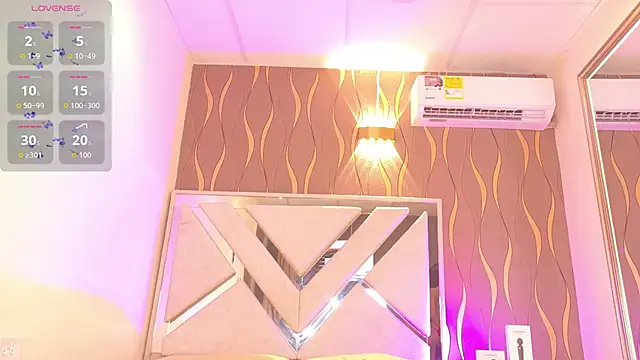 iam nicolle online show from 5, 3, 2026