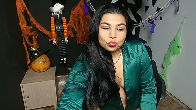 Snapshot of SashaCox_ chatting on 23, 10, 2025 SashaCox online show from 23, 10, 2025