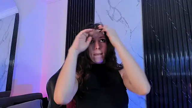 LolaMustaine  online show from 7, 11, 2025