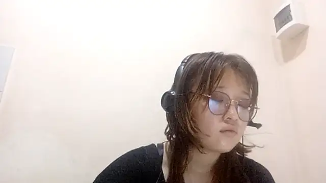Snapshot of web3queen chatting on 23, 10, 2025 web3queen online show from 23, 10, 2025