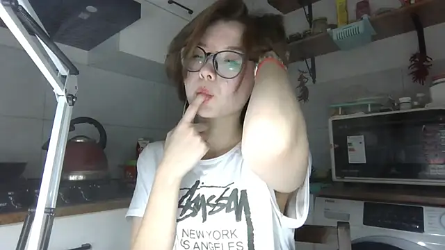 Snapshot of LilysTaylor chatting on 23, 10, 2025 LilysTaylor online show from 23, 10, 2025