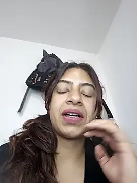 Snapshot of Lunatemptress4 chatting on 25, 4, 2026 Lunatemptress4 online show from 25, 4, 2026