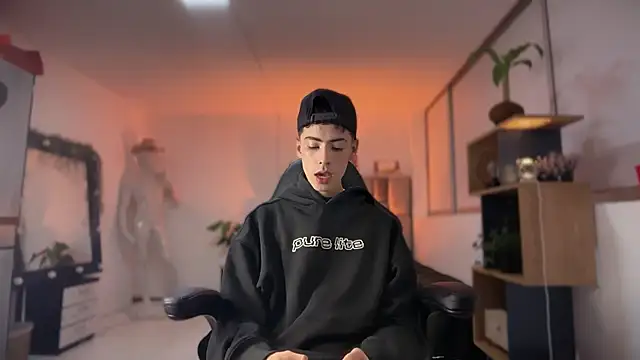 Sebastian Reed online show from 2, 3, 2026