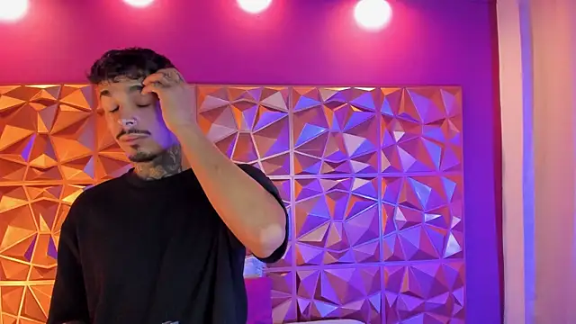 Snapshot of AleKiing chatting on 28, 10, 2025 AleKiing online show from 28, 10, 2025