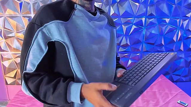 Snapshot of AleKiing chatting on 27, 10, 2025 AleKiing online show from 27, 10, 2025