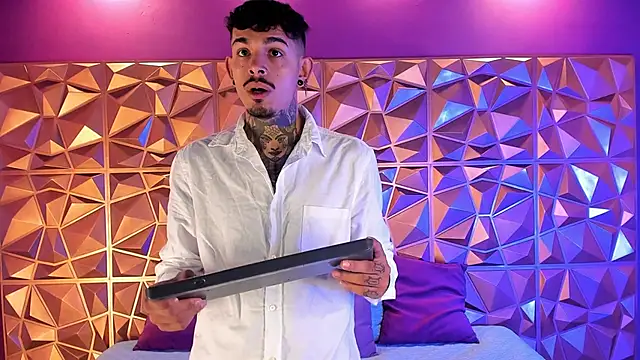 Snapshot of AleKiing chatting on 25, 10, 2025 AleKiing online show from 25, 10, 2025