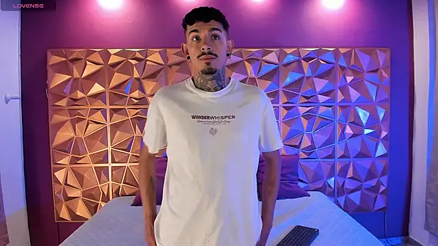 Snapshot of AleKiing chatting on 26, 10, 2025 AleKiing online show from 26, 10, 2025