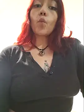 Snapshot of Eveelyn25_ chatting on 25, 10, 2025 Eveelyn25  online show from 25, 10, 2025