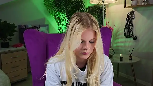 Snapshot of RosalindIsome chatting on 23, 10, 2025 RosalindIsome online show from 23, 10, 2025