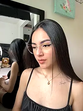 IslaCole online show from 25, 10, 2025