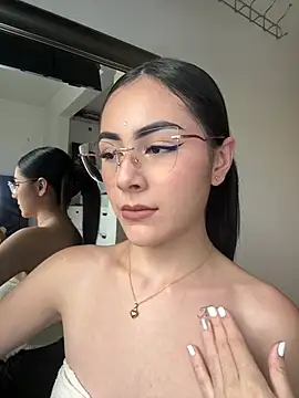 IslaCole online show from 12, 2, 2026