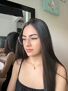 IslaCole online show from 5, 11, 2025