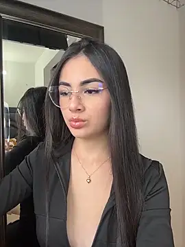 IslaCole online show from 19, 2, 2026