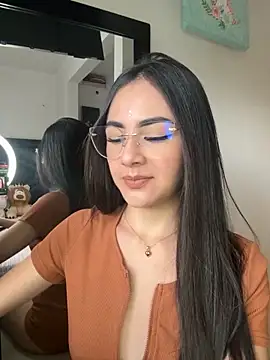 IslaCole online show from 4, 11, 2025