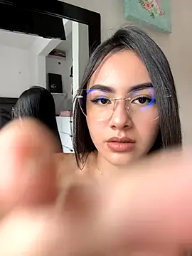 IslaCole online show from 10, 11, 2025