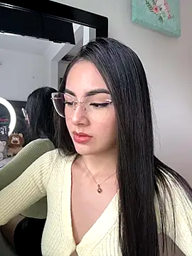 IslaCole online show from 6, 11, 2025